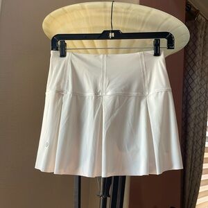 Lululeman white tennis skirt